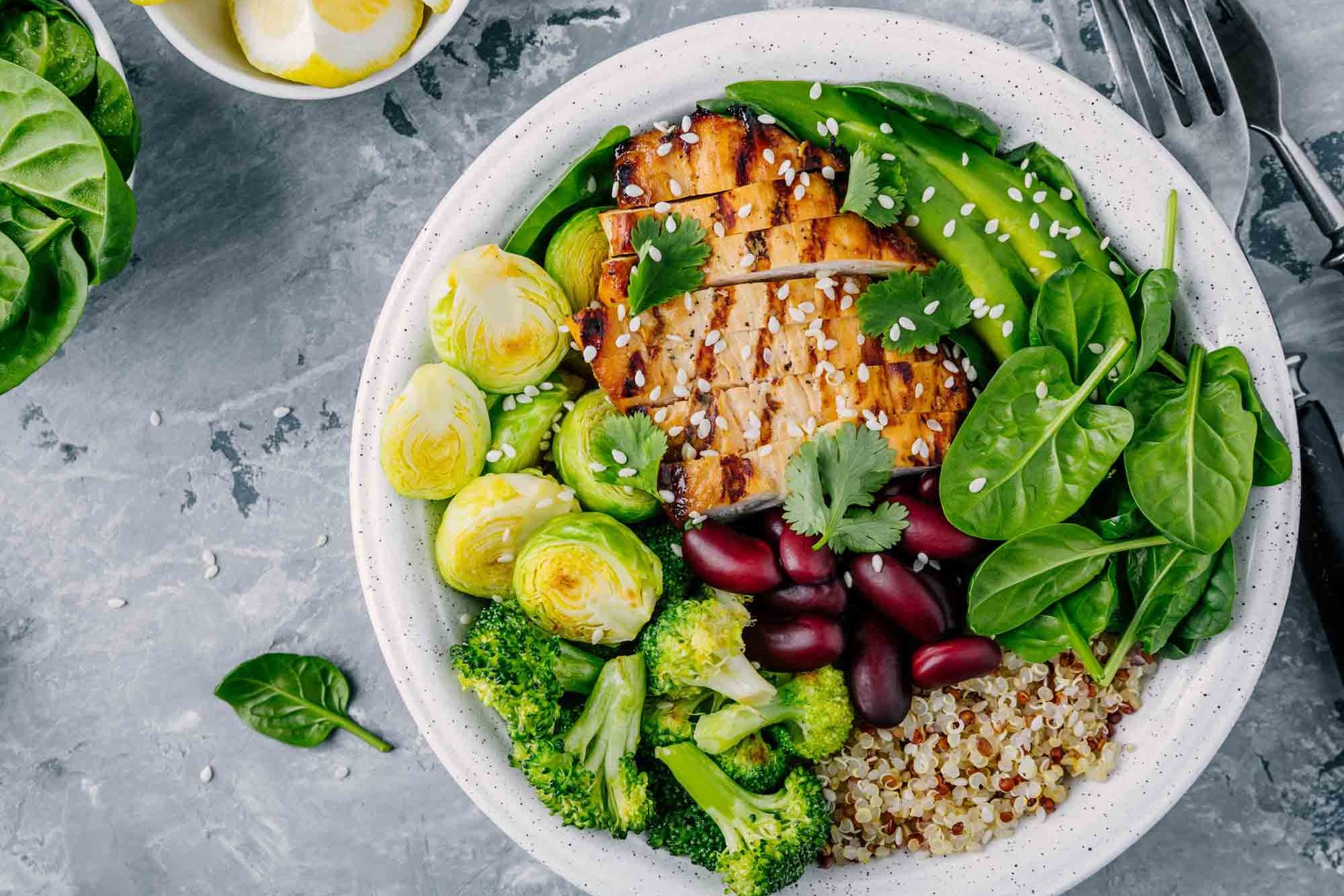 Gemüse-Hähnchen-Bowl