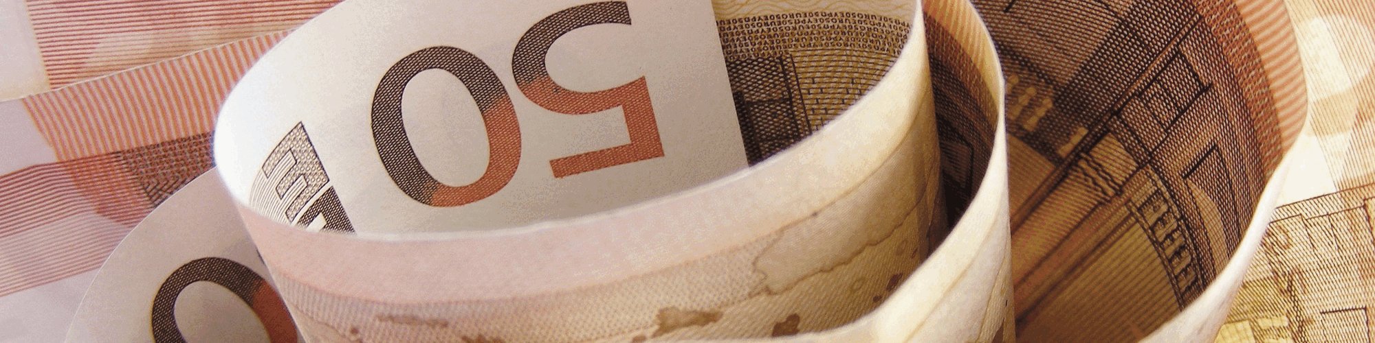 Eingerolltes Bündel 50-Euro-Scheine