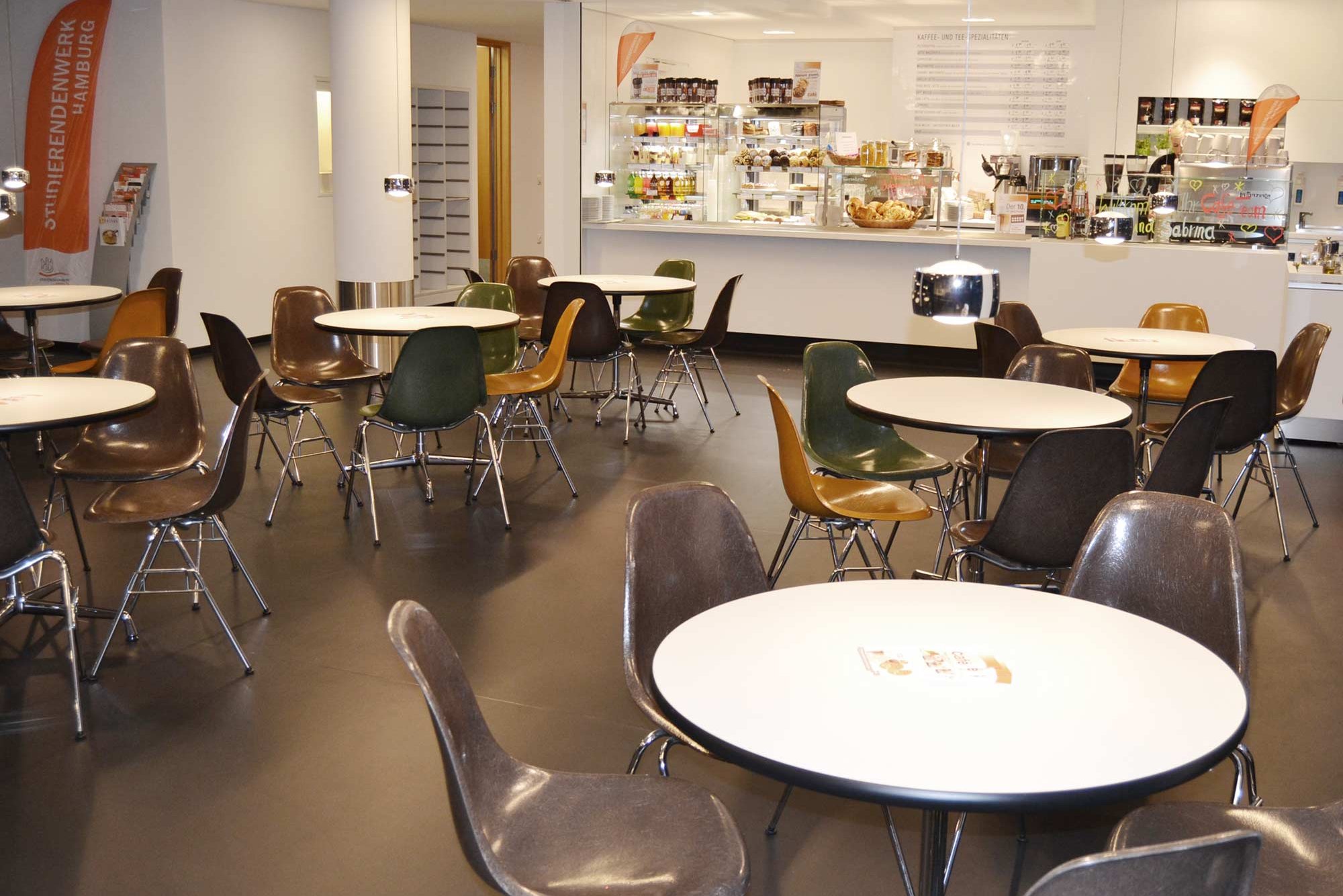 Gastraum des Cafés am Mittelweg 