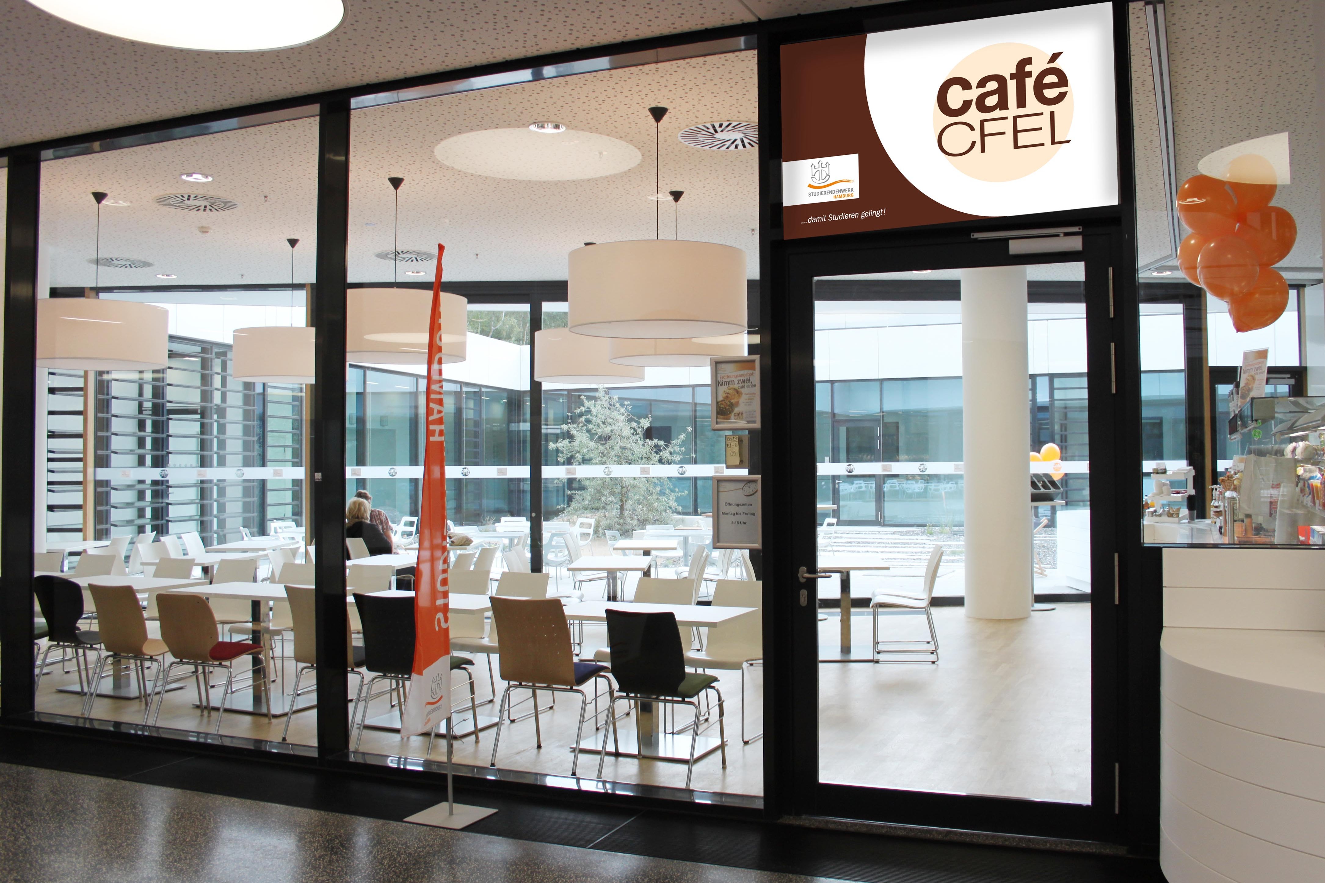 Eingang und Außenansicht Café CFEL