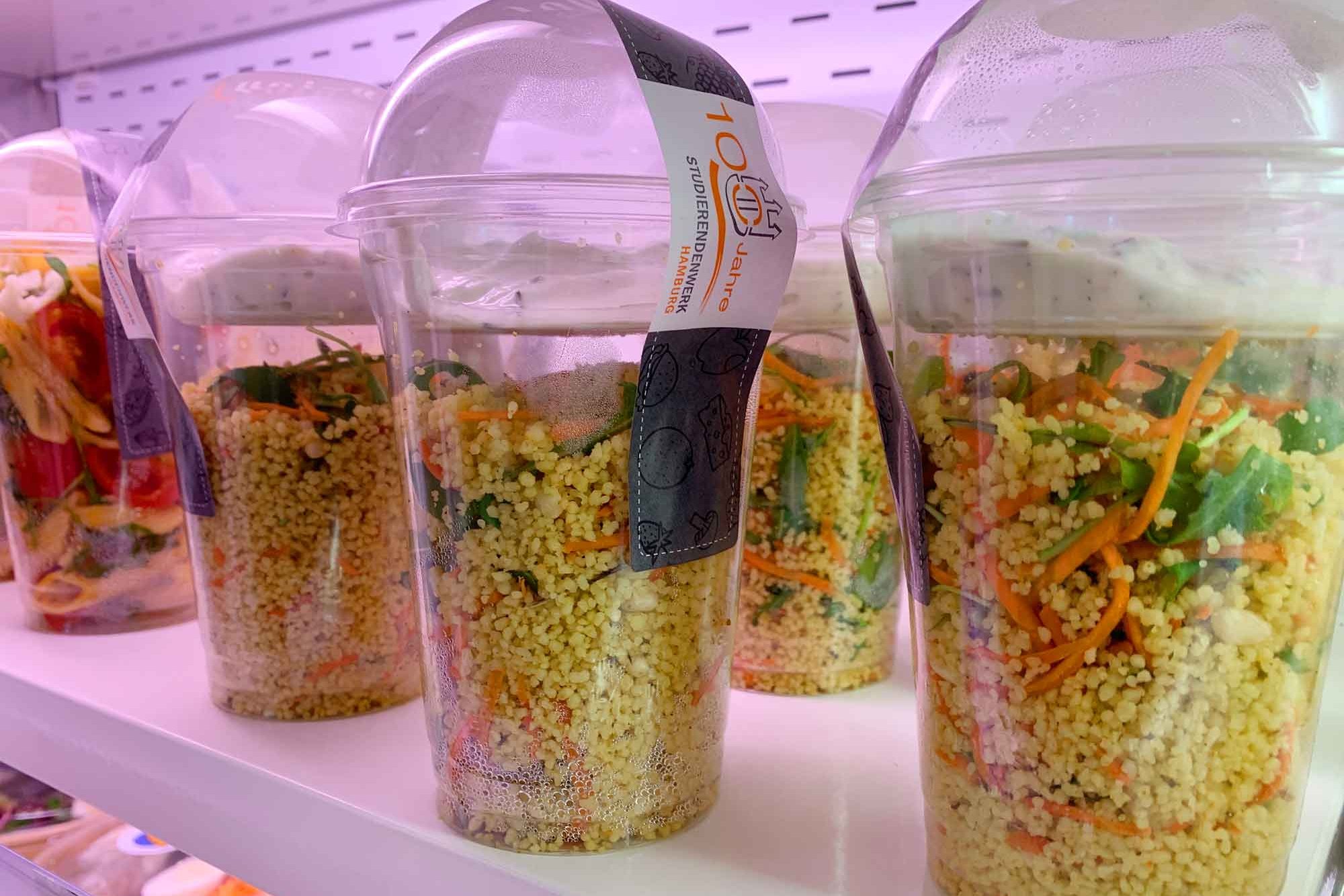 Bulgursalat in Bechern