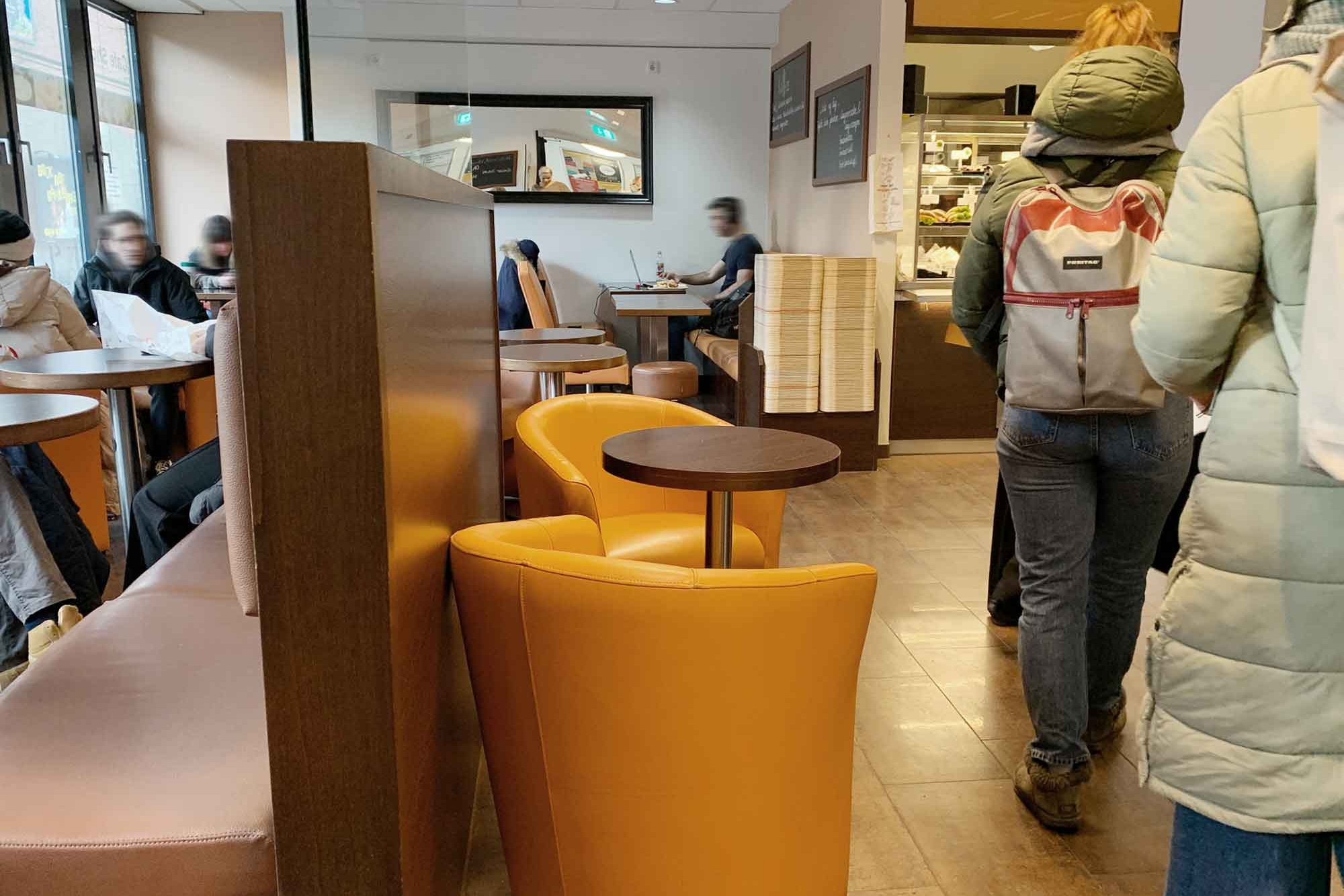 Gastraum im Cafe Alexanderstraße 