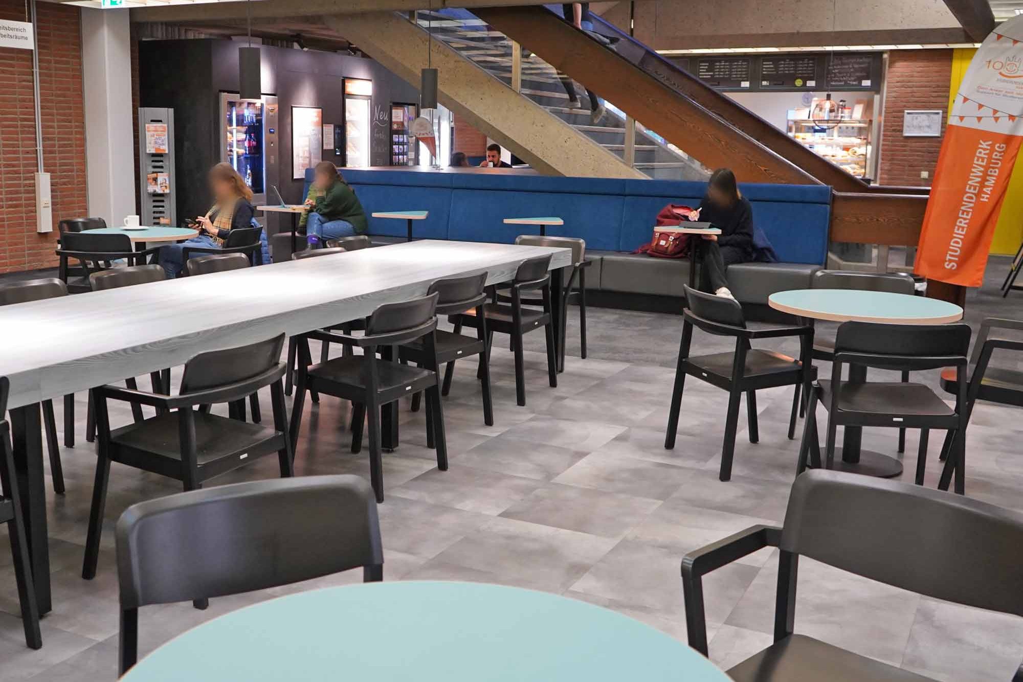 Blick in den Gastraum Café Carl