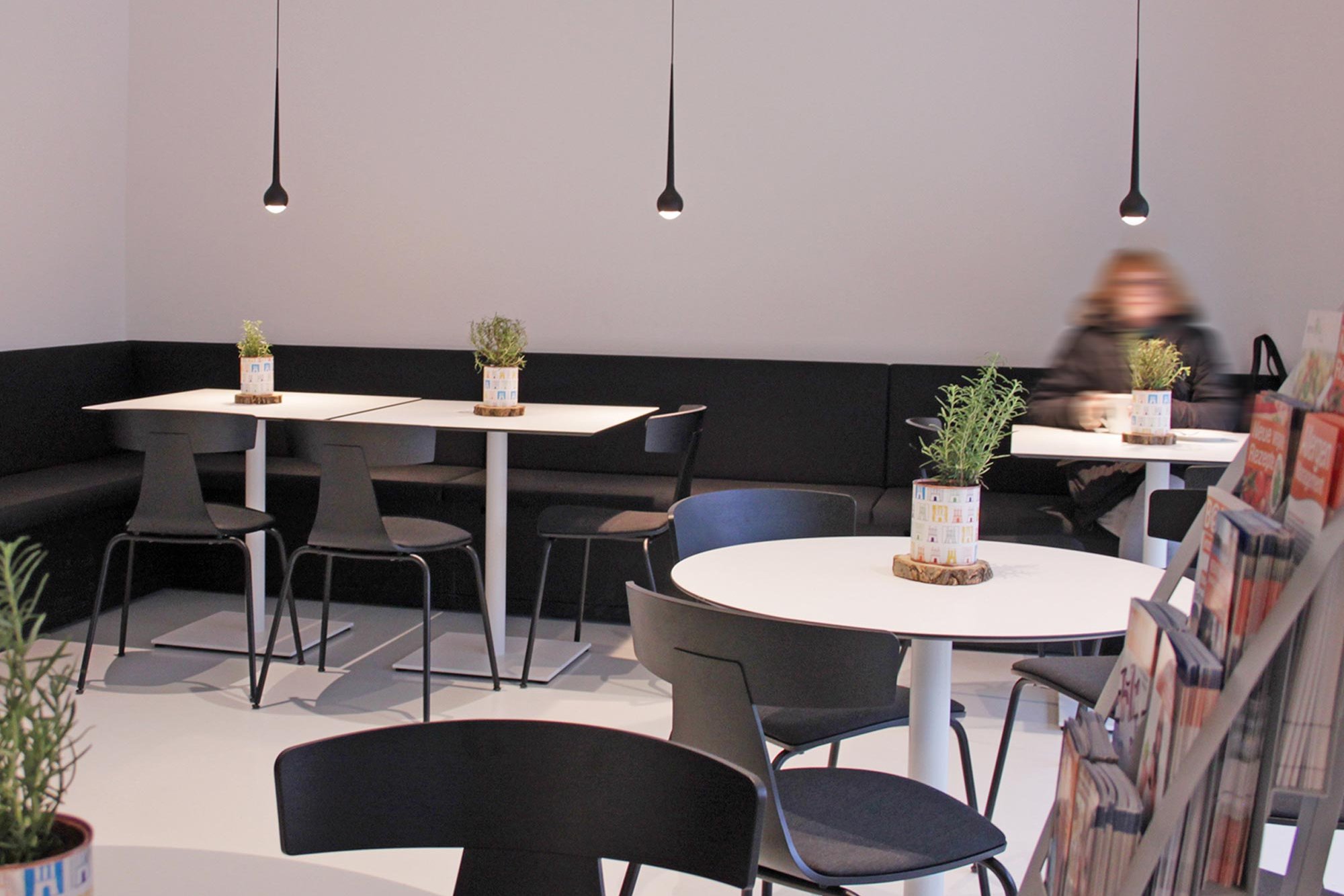 Blick in den Gastraum Café Grindel