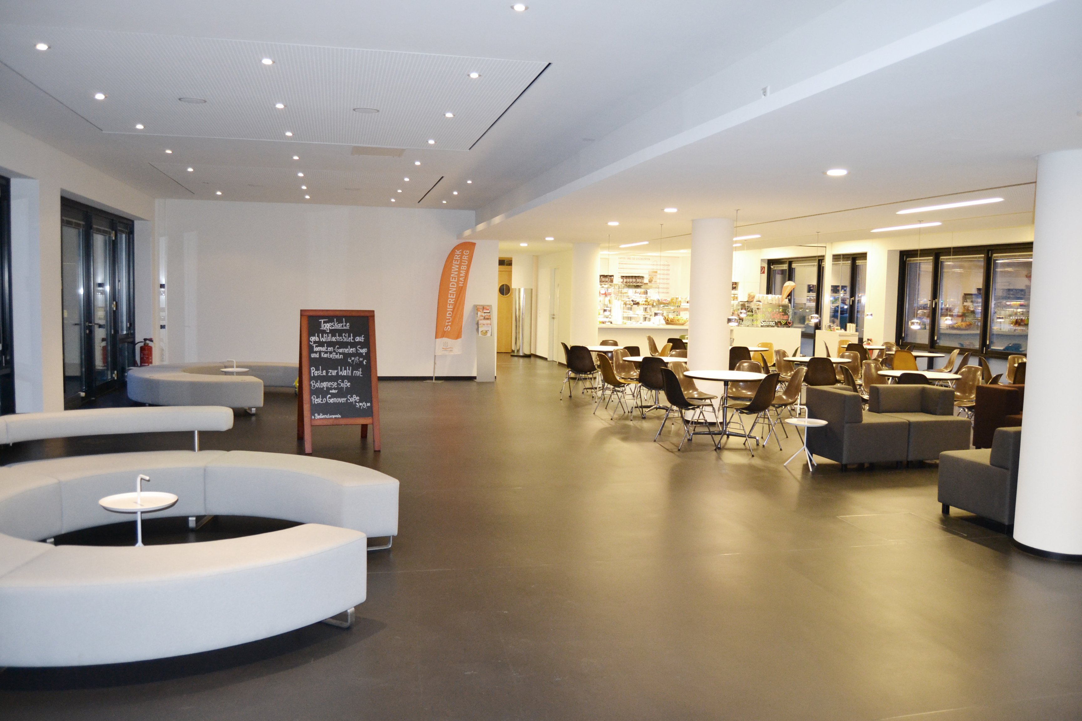 Blick ins Café am Mittelweg