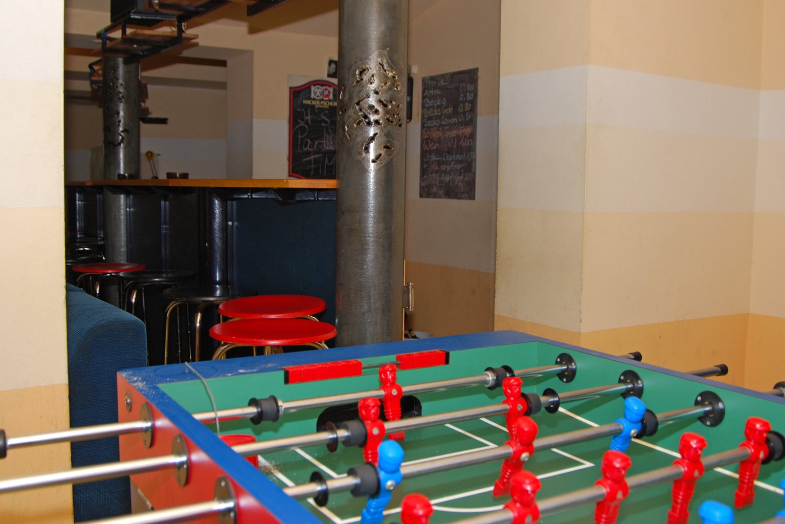 Freizeitraum mit Bar und Kicker-Tisch in der Wohnanlage Rahlstedt