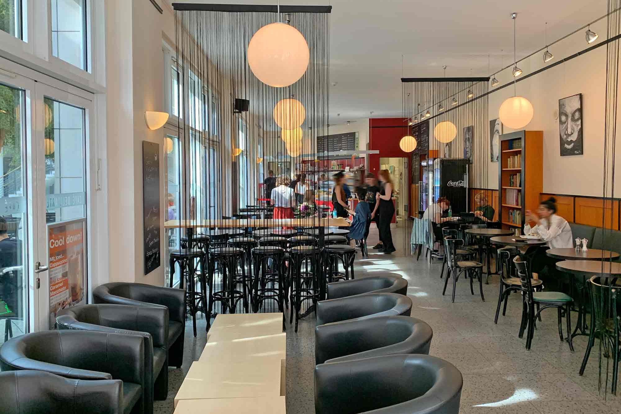 Blick in den Gastraum des Café dell´Arte